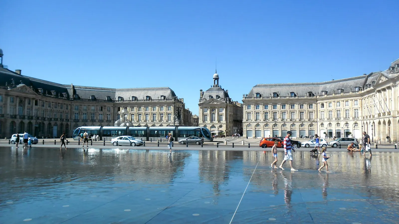 Place de la Bourse and the water mirror, Bordeaux